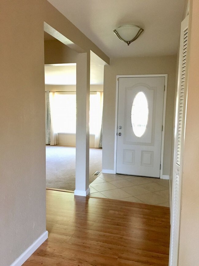 Building Photo - 4036 Trinity Dr