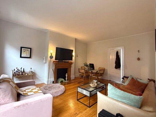 Building Photo - 354 Marlborough St