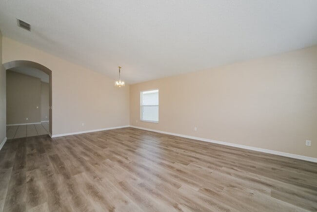 Building Photo - 17100 Woodcrest Way