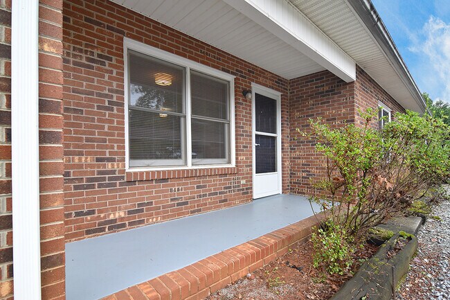 Foto del edificio - 335 Sunny Hill Dr