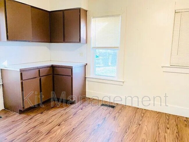Building Photo - Charming 2-Bedroom Ranch Home in South Toledo