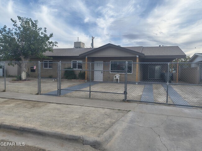 Foto del edificio - 4908 Blue Ridge Cir