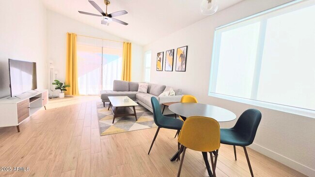 Foto del edificio - 843 W Locust Dr.