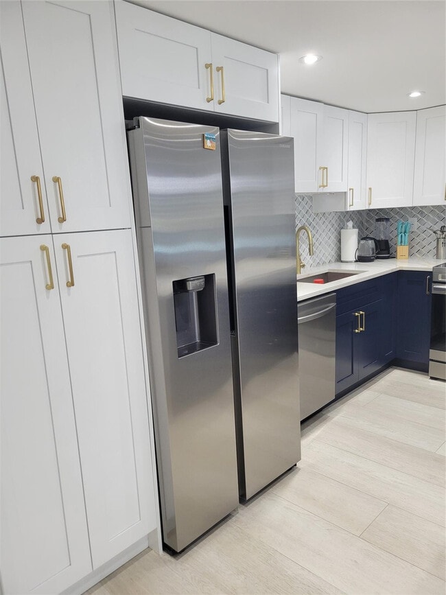 Building Photo - 19390 Collins Ave