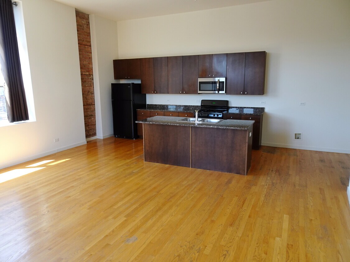 Primary Photo - 2409 W North Ave