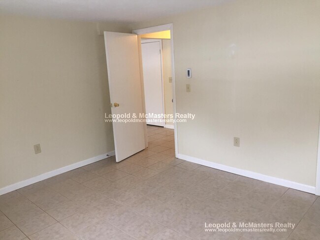 Building Photo - 39 Dinan Dr