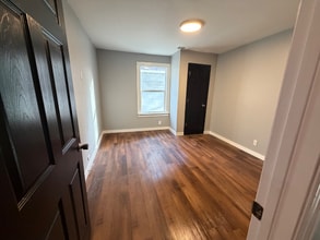 Building Photo - 514 Iowa Ave