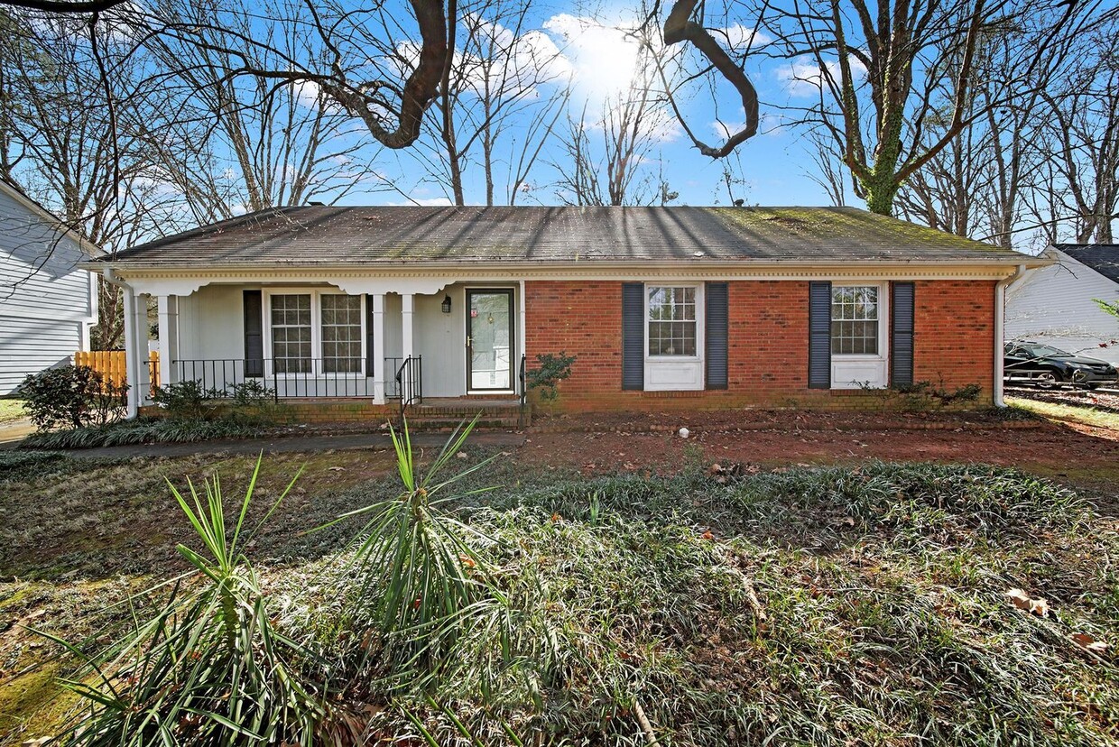 Primary Photo - Lovely Three Bed Two Bath Ranch Home In a ...