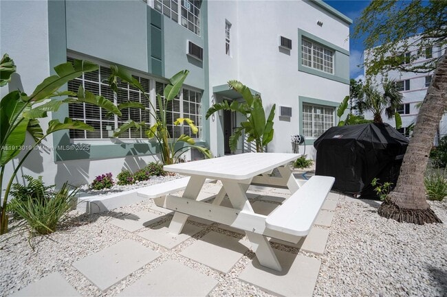 Foto del edificio - 2416 Flamingo Dr