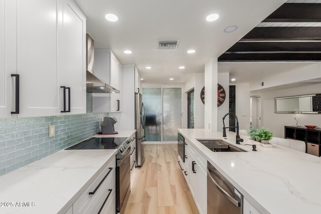 Building Photo - 2529 N Miller Rd