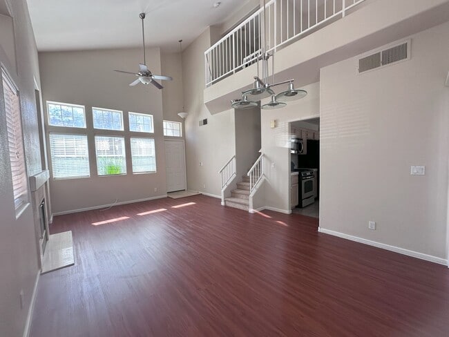 Building Photo - Fantastic Green Valley home