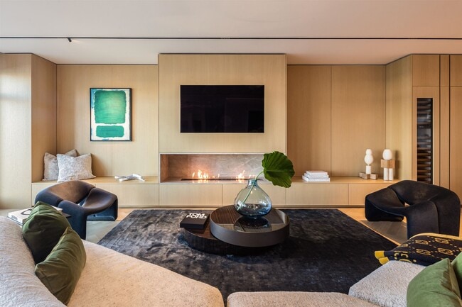 Building Photo - TH12 HENLEY Pl