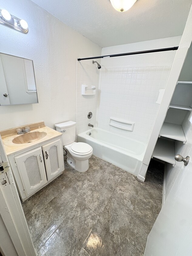 Foto del edificio - 704 Baylor St