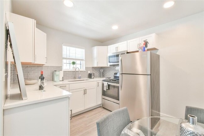 Foto del edificio - 905 Briarcliff Terrace NE