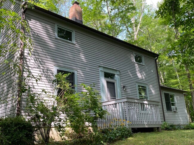 Foto del edificio - 56 Selleck Hill Rd