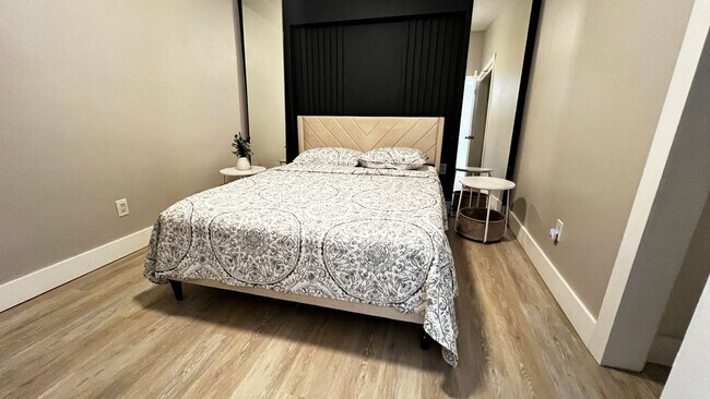 Foto del edificio - 7502 Lakeside Blvd