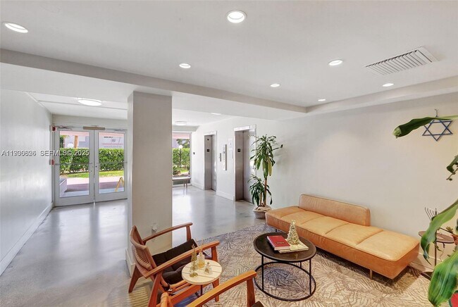 Foto del edificio - 7928 West Dr