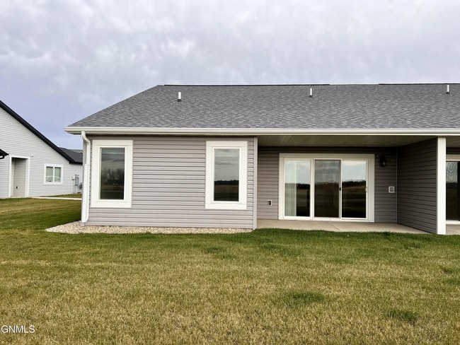 Building Photo - Quiet location - Check. Open floorplan - Check. 3-stall heated garage - Check. Welcome Home!