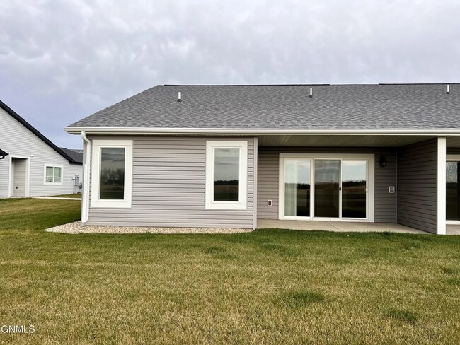 Foto del edificio - Quiet location - Check. Open floorplan - Check. 3-stall heated garage - Check. Welcome Home!