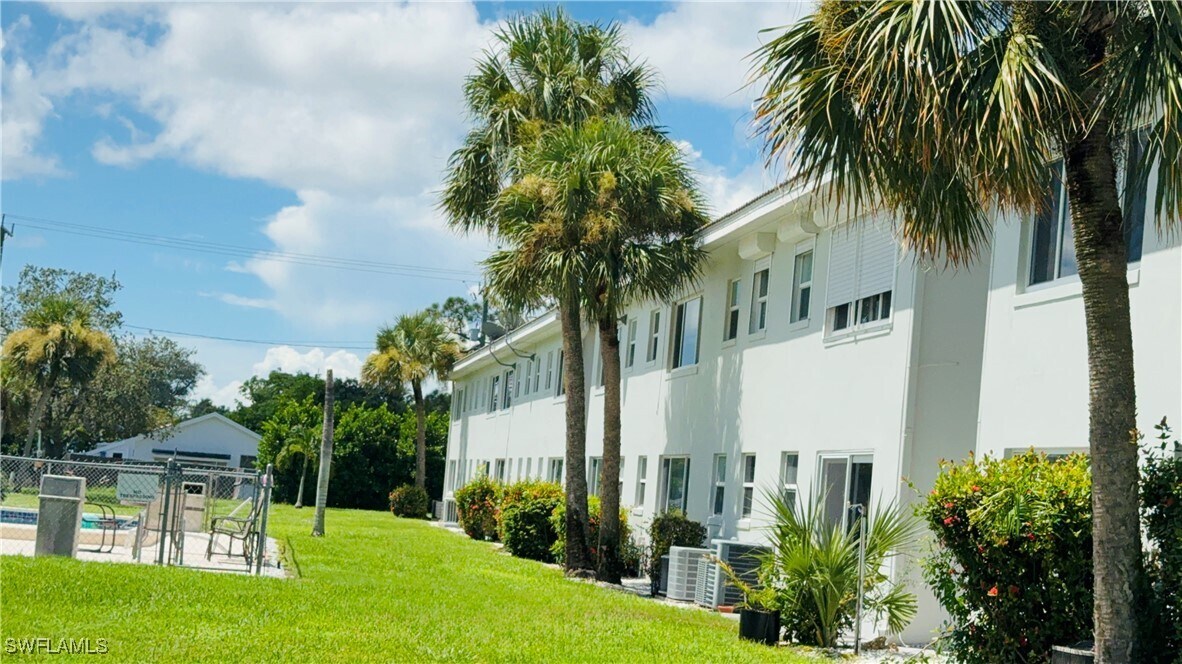 Foto principal - 3250 10th St N