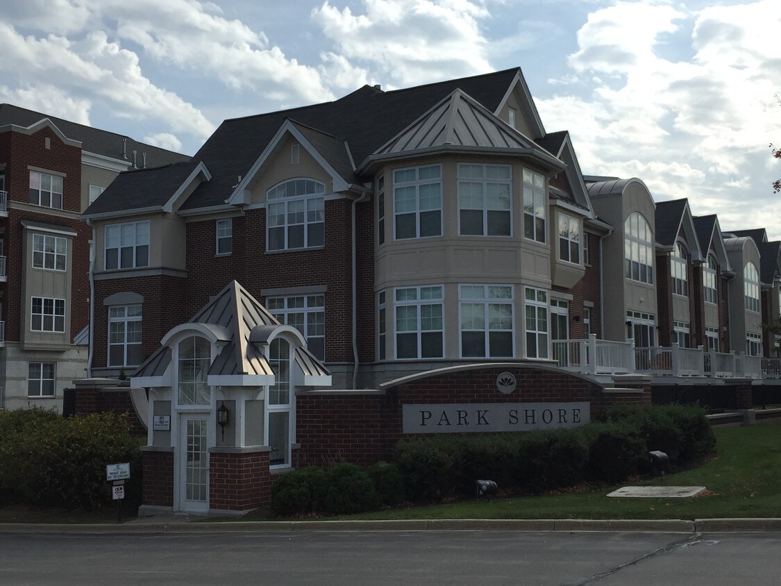 3920 S Lake Dr, Saint Francis, WI 53235 Condo for Rent in Saint