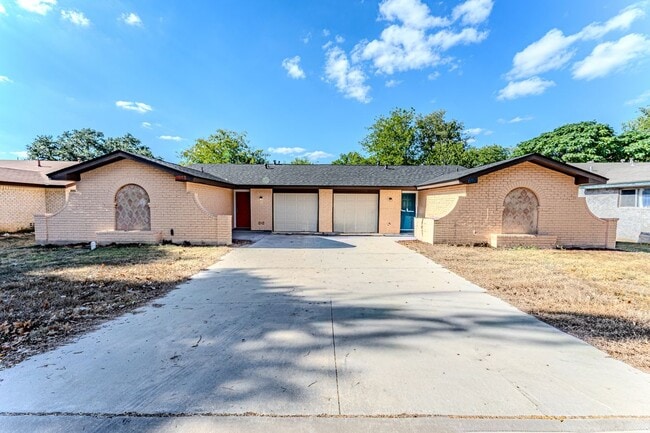 Building Photo - 6915 Forest Meadow St