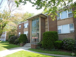 Building Photo - 150 Main St