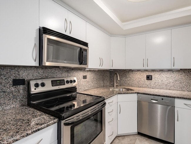 Foto del edificio - 155 N Harbor Dr