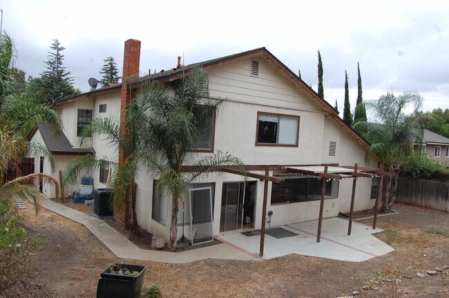 Rear - 4621 Avenida de las Estrell