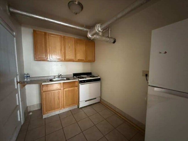 Foto del edificio - 7407 N Damen Ave