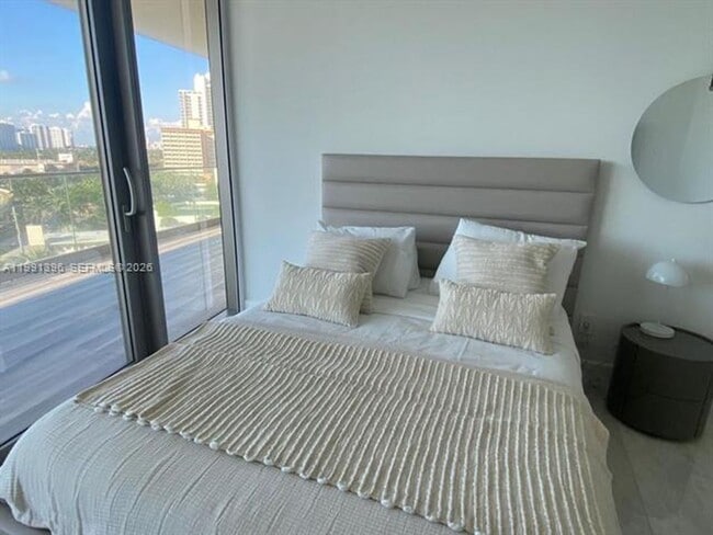 Photo - 18975 Collins Ave Apartment