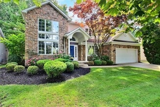 Building Photo - 10 Wenden Ct