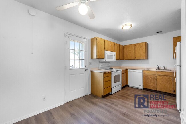 Foto del edificio - 1215 Cottage Ave