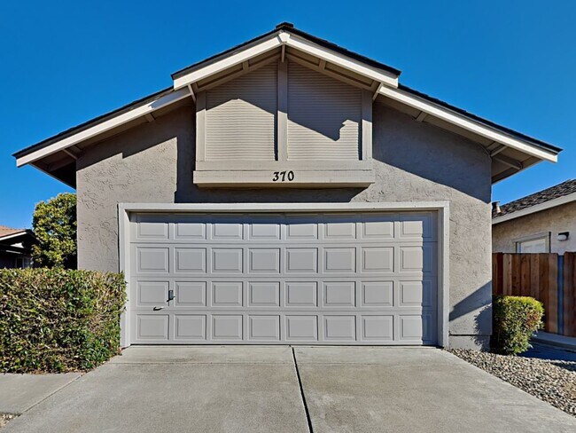 Building Photo - 370 Hibiscus Ln