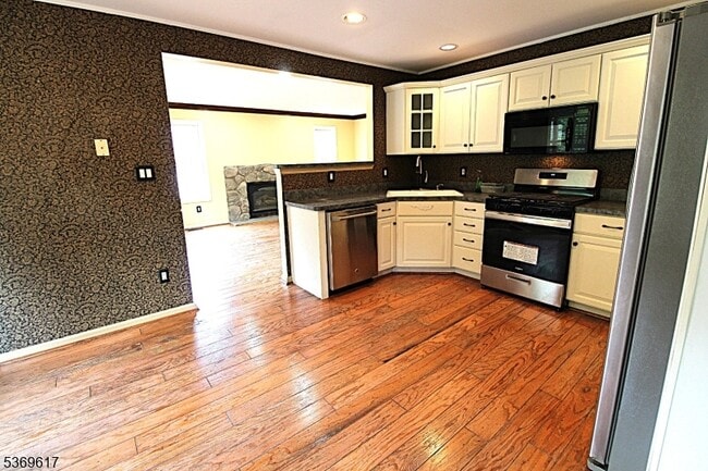 Building Photo - 11 Cypress Ln