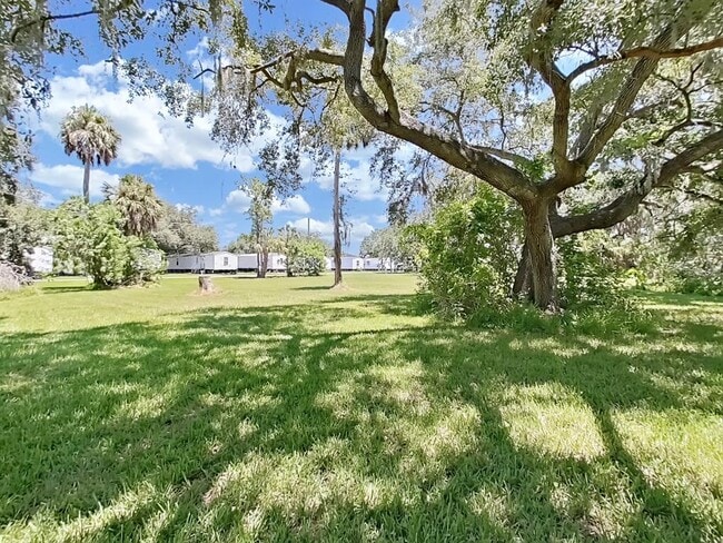 Foto del edificio - 6330 Eugene Acres Ln