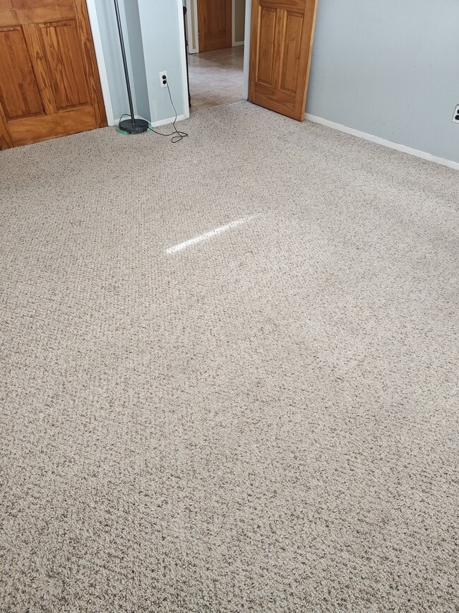 Alfombras recién limpiadas con vapor en ambos dormitorios. - 32 Scooter Ln