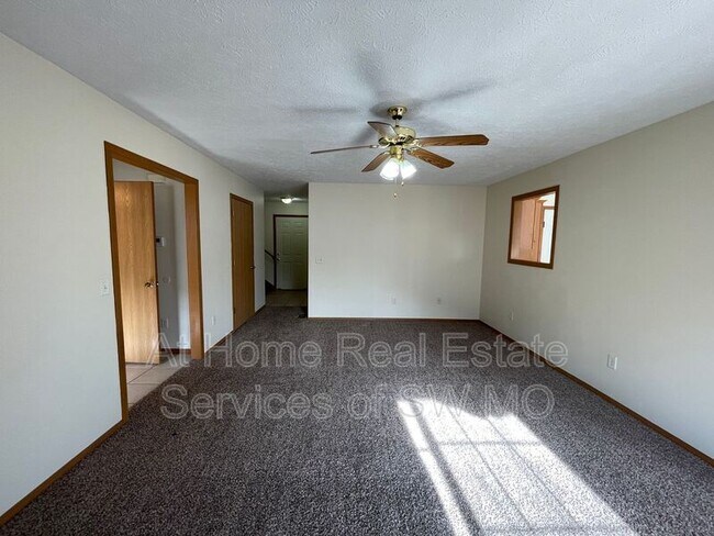 Building Photo - 4308 W La Siesta Ln