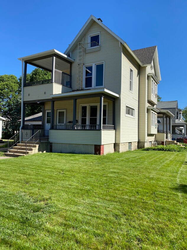 402 W Sanborn St, Winona, MN 55987 Apartments in Winona, MN