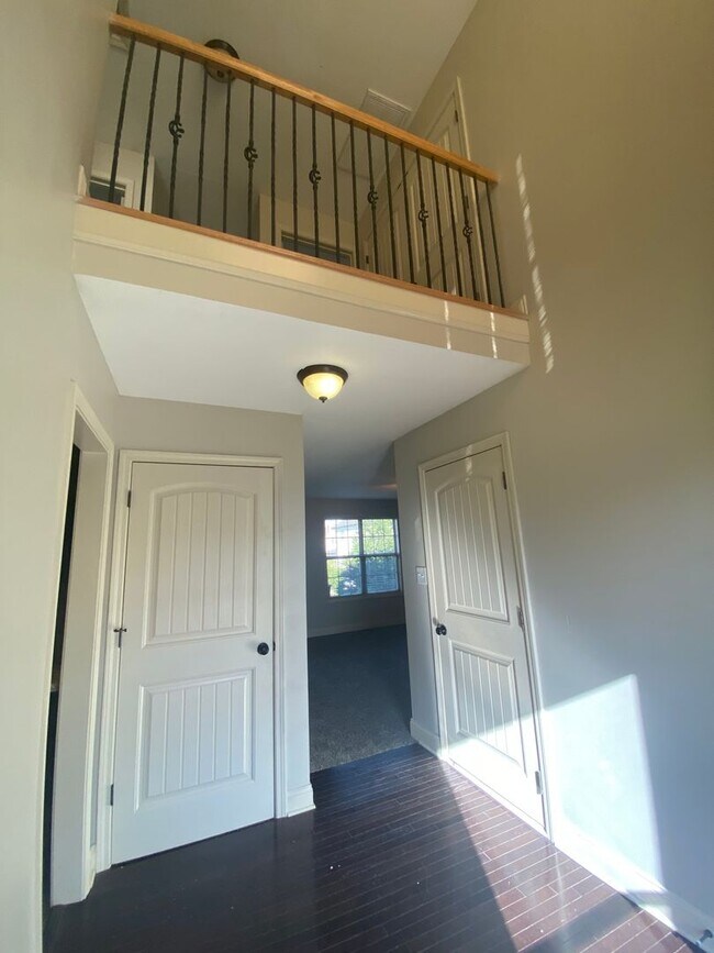 Foto del edificio - Lovely two story home, Available Now!
