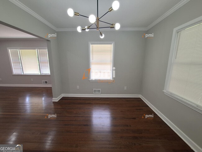 Building Photo - 2219 Rosewood Rd