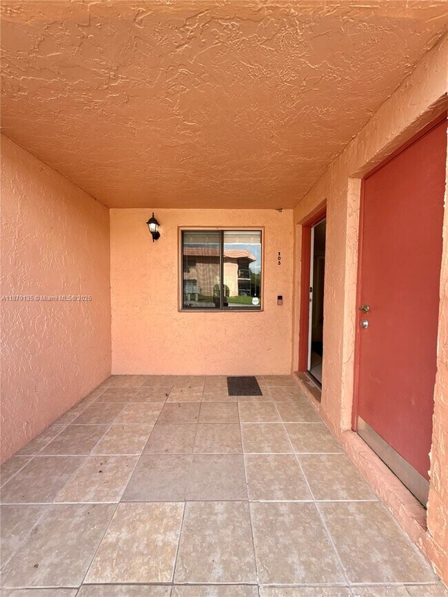 Foto del edificio - 227 Lakeview Dr