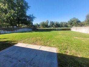 Building Photo - 7054 W Saxton Dr