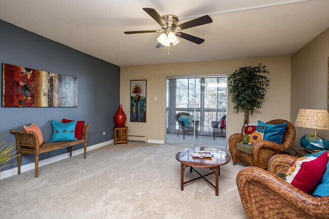 Foto del edificio - Beautiful 55+ Community Condo