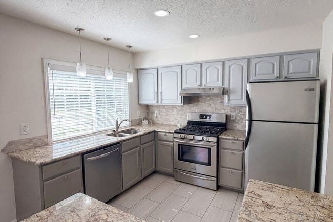 Building Photo - 13451 Land O Woods Dr