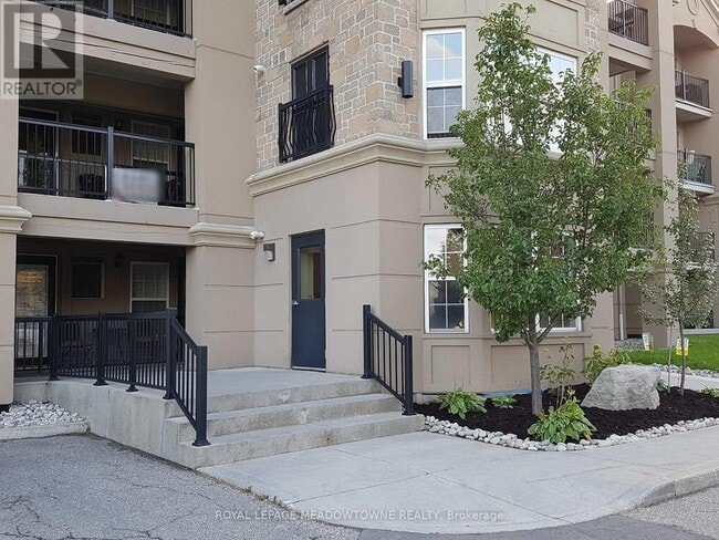Building Photo - 1471-1471 Maple Ave