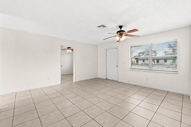 Building Photo - 4807 Gulfstream Rd