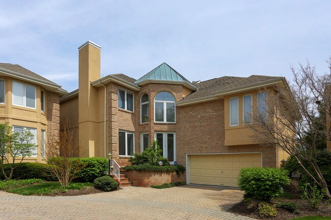 Building Photo - 228 St Andrews Ct