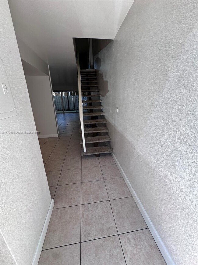 Foto del edificio - 15389 S Dixie Hwy