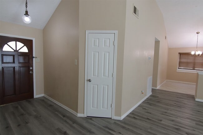 Building Photo - 6918 Glen Rosa Dr